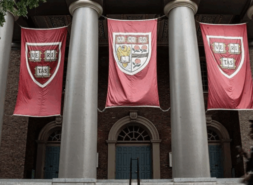 Tangguhkan Penerimaan Mahasiswa Asing di Harvard oleh Trump